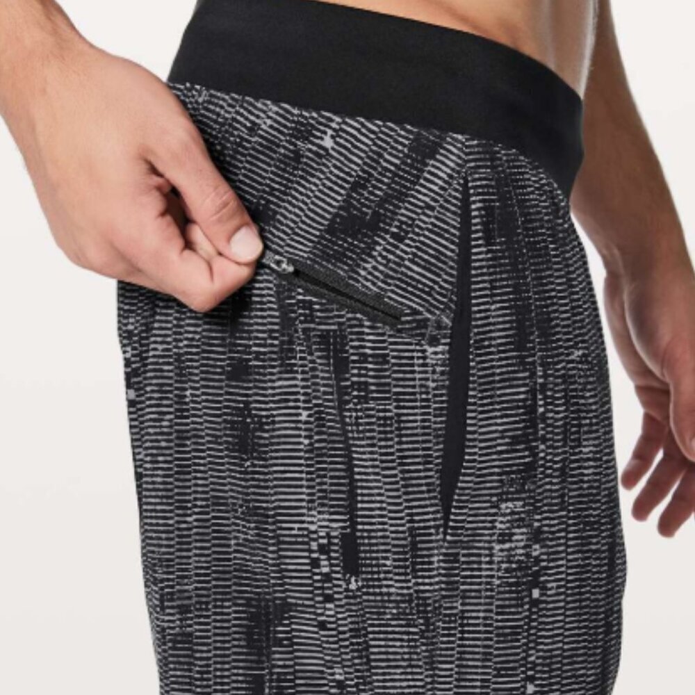 Lululemon T.H.E. Short 9" Size S Linerless in Matchstick Asphalt Grey Black - Picture 7 of 7